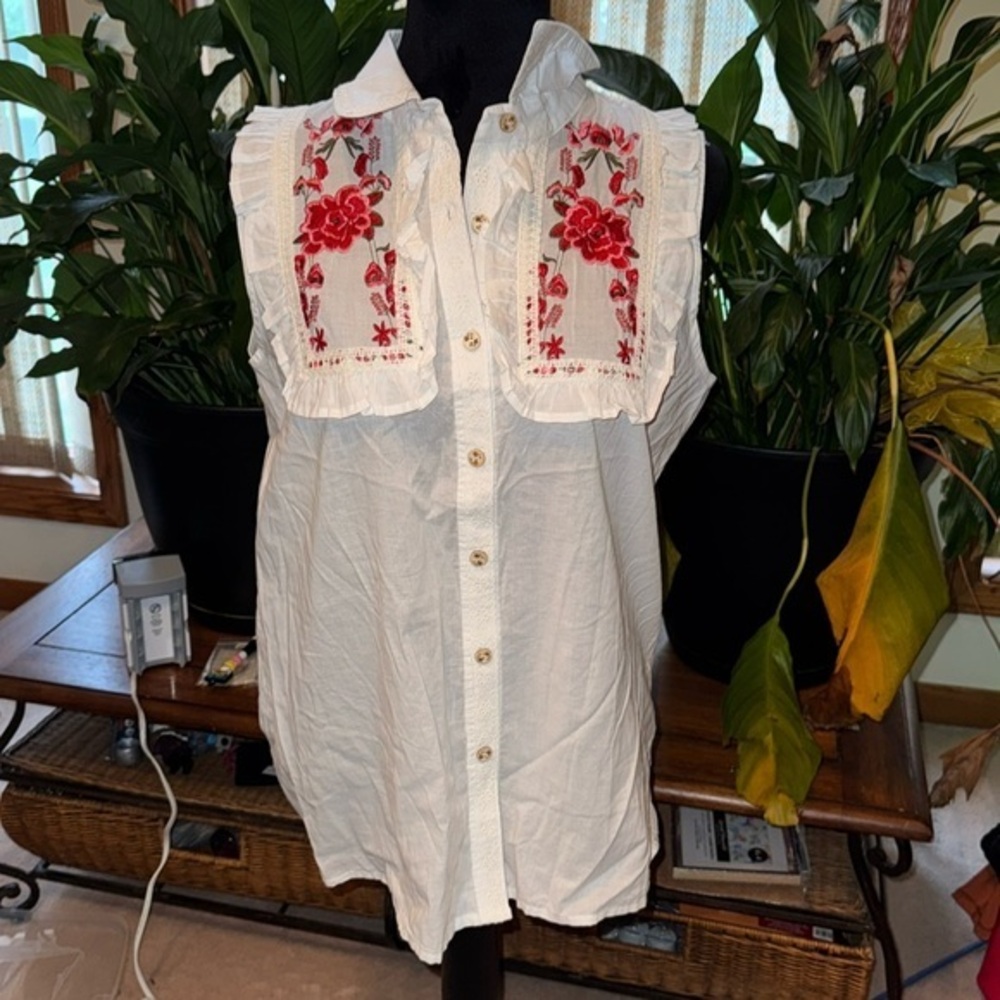 POL White Sleeveless Button Down Shirt with Red Embellishments